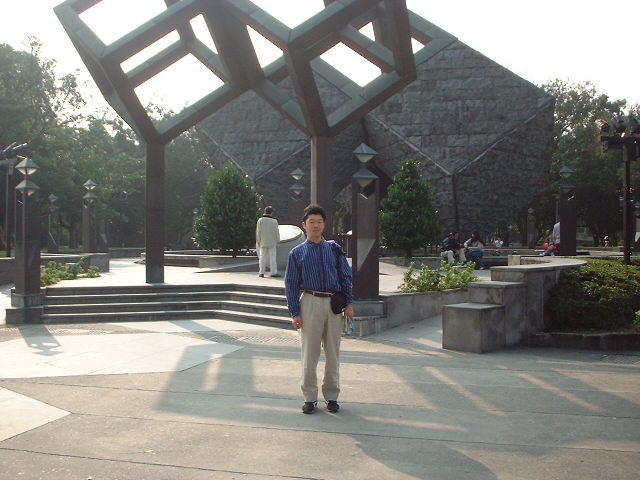 At the Ererba Heping Park 񔪘a,she took for me